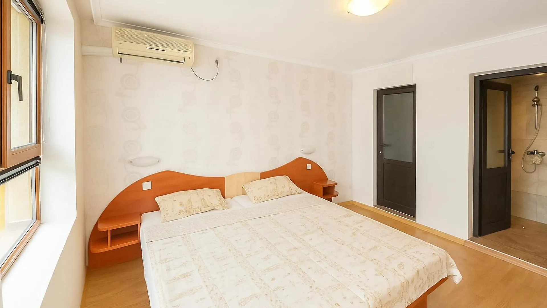 Lovely Nest With Glass Veranda Varna Apartment